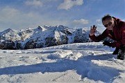 44 Sulle nevi di Torcola Vaga con vista verso le Orobie